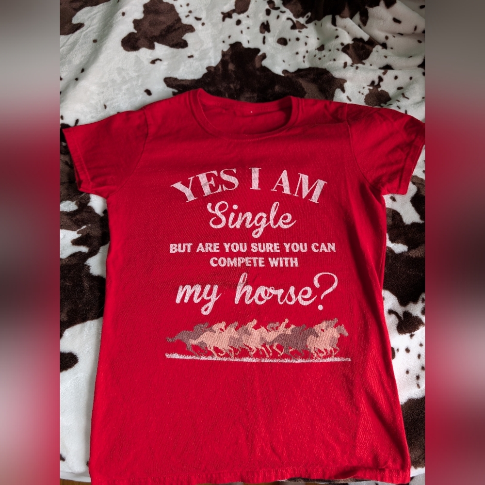 Yes I'm Single Graphic Horse Tee!